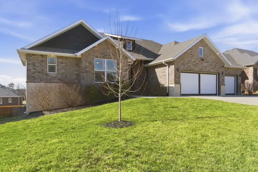 727 S Hickory Drive, Springfield, MO 65809 - #2