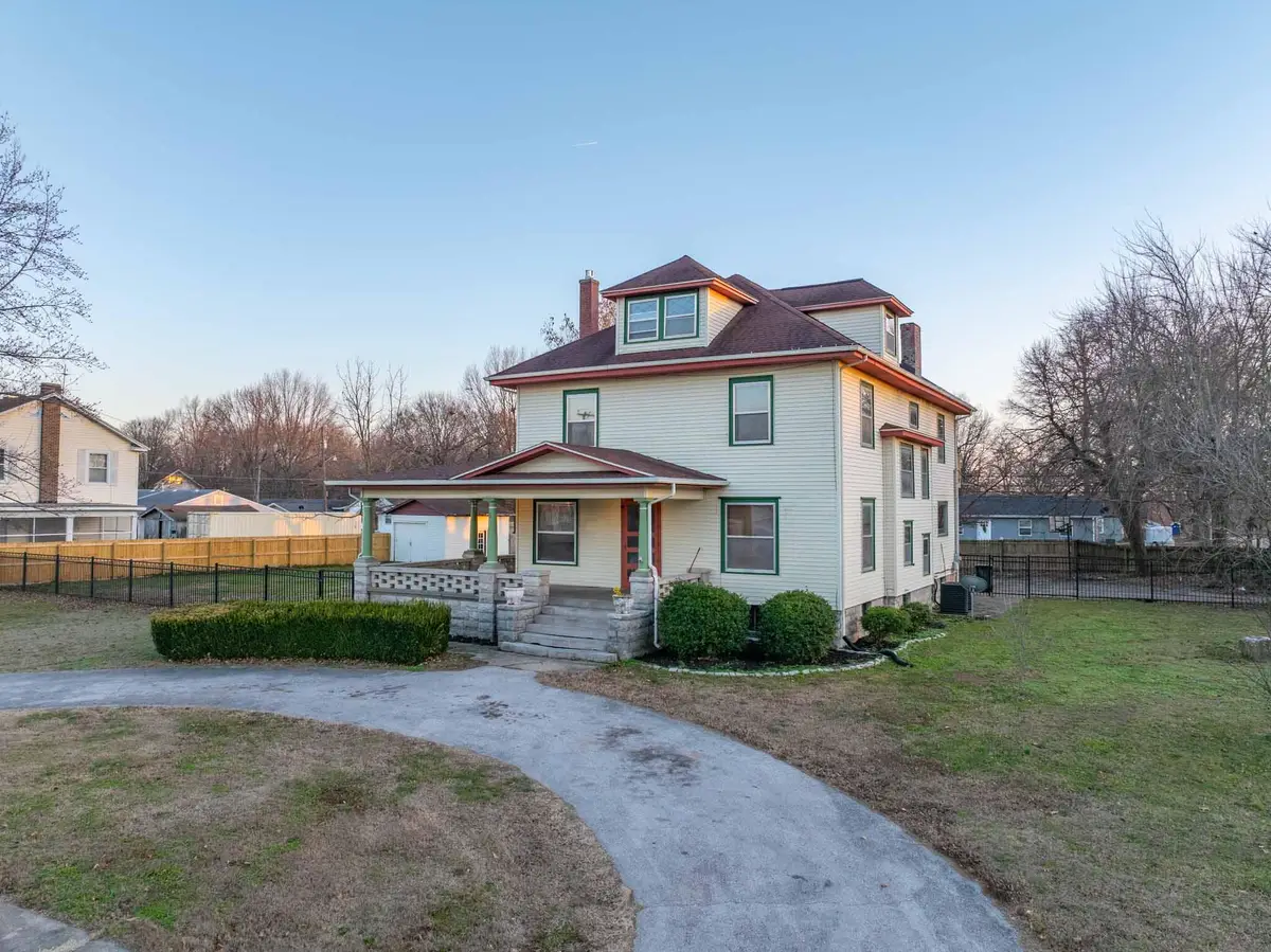 501 E Walker Street, Ash Grove, MO 65604 - #1