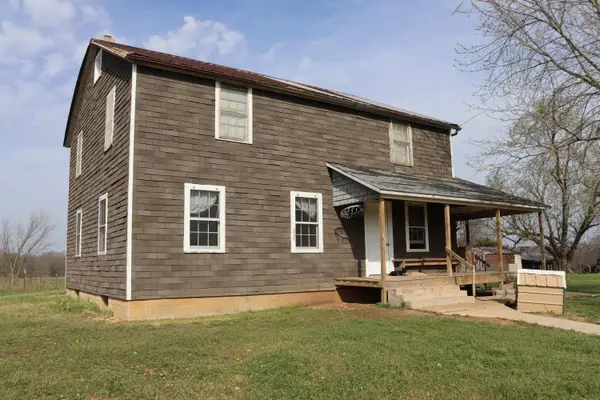 66 Lake Valley Drive, Seymour, MO 65746