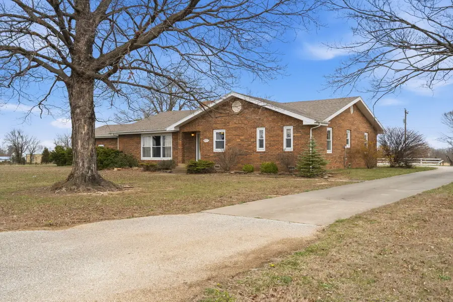 3916 S Springfield Avenue, Bolivar, MO 65613 - #3