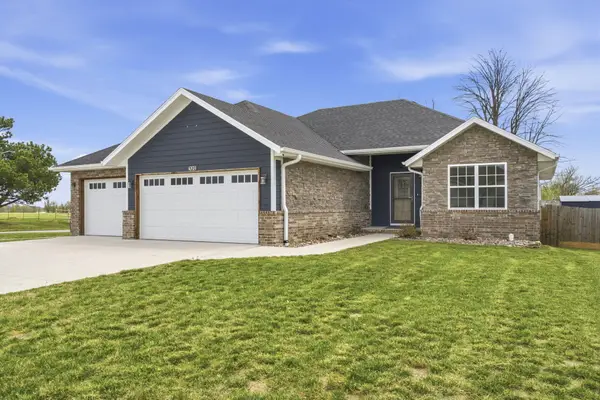 520 N Stella Court, Willard, MO 65781