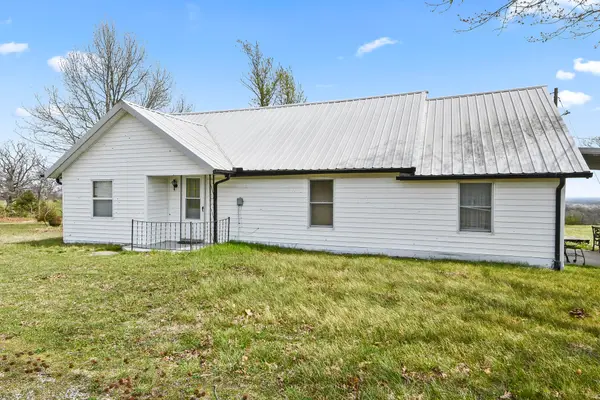 23211 Farm Road 2050, Aurora, MO 65605
