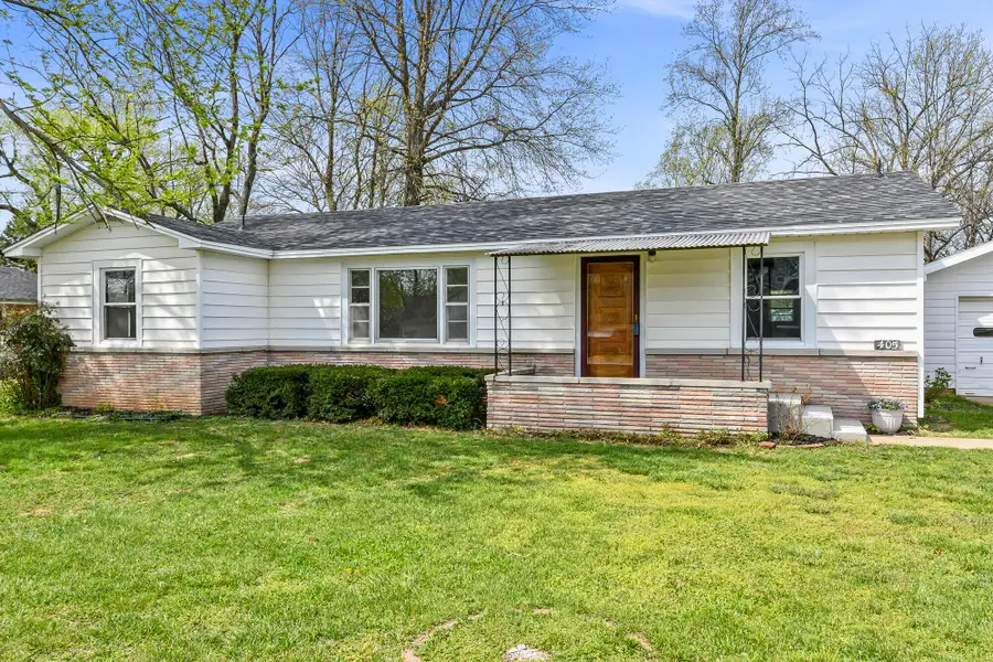 405 N Missouri Avenue, Nixa, MO 65714 - #2