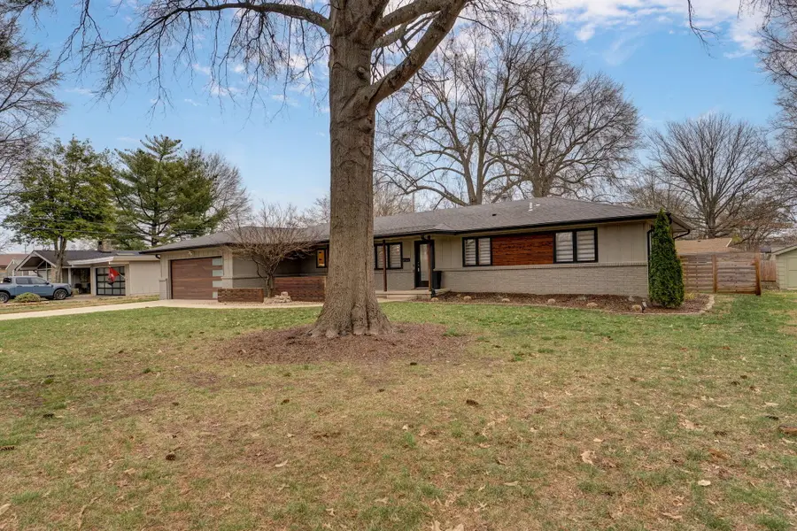 1910 S Saratoga Avenue, Springfield, MO 65804 - #2