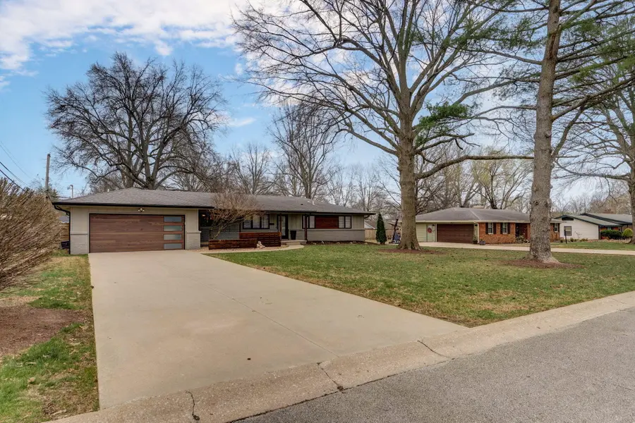1910 S Saratoga Avenue, Springfield, MO 65804 - #3