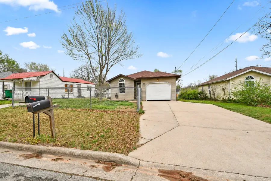 1306 N Brown Avenue, Springfield, MO 65802 - #2