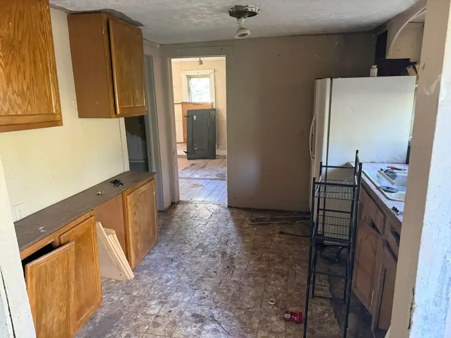 111 W Cofield Street, Aurora, MO 65605 - #2