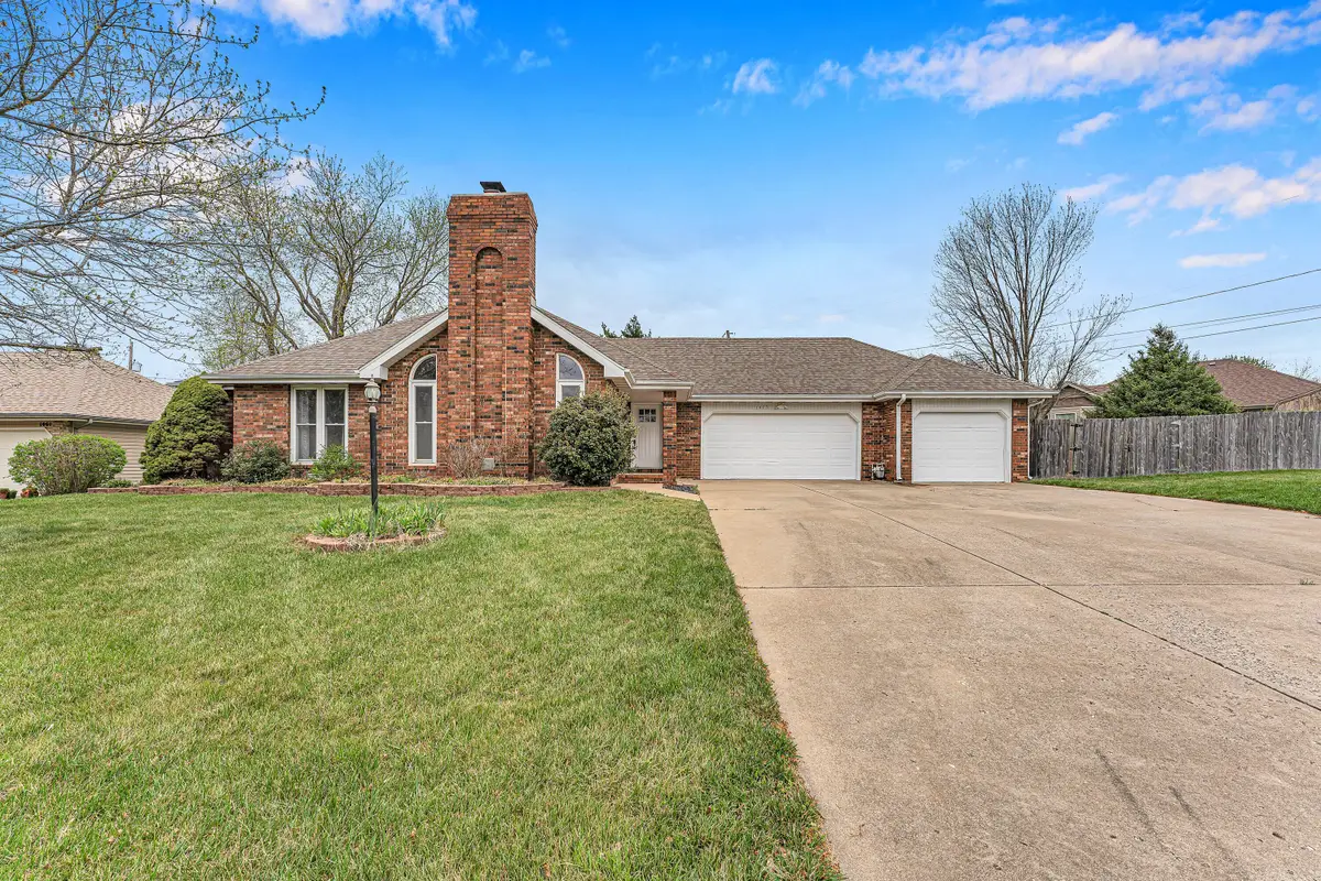 1475 E Burntwood Street, Springfield, MO 65803 - #1