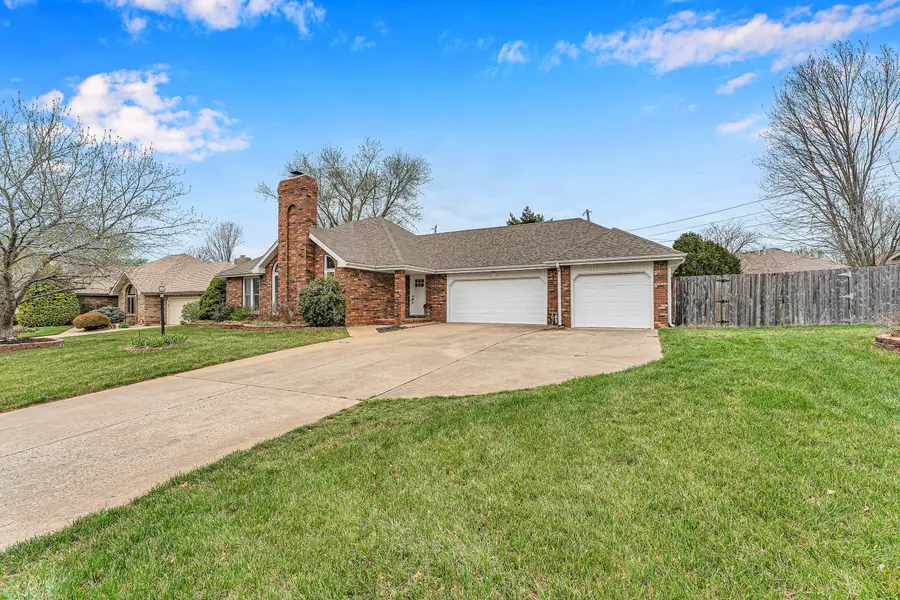 1475 E Burntwood Street, Springfield, MO 65803 - #2