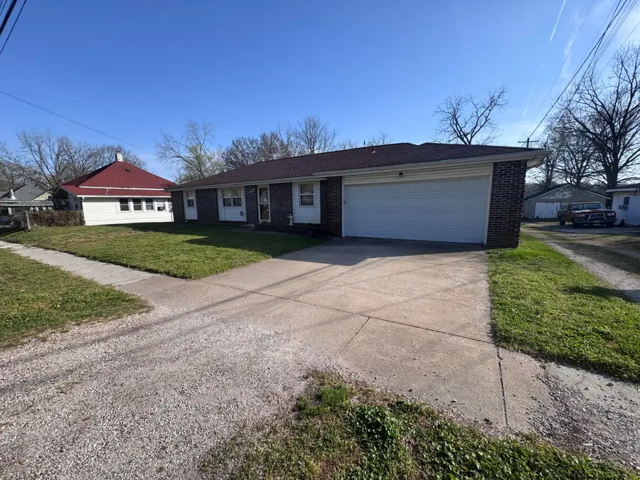 207 E Meadow Avenue, Crane, MO 65633 - #2