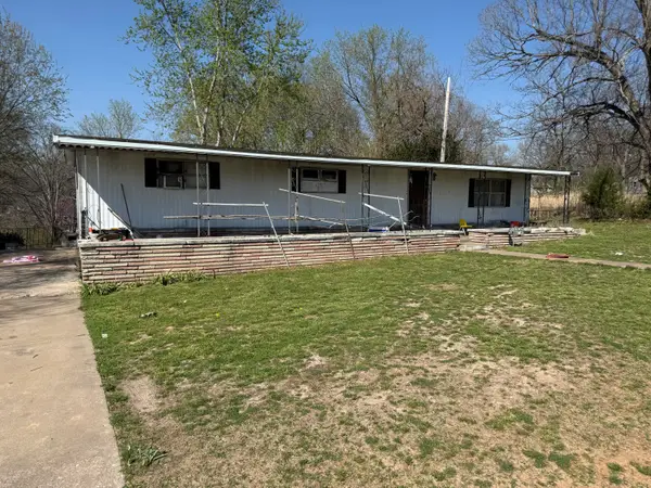 504 E Park Avenue, Crane, MO 65633