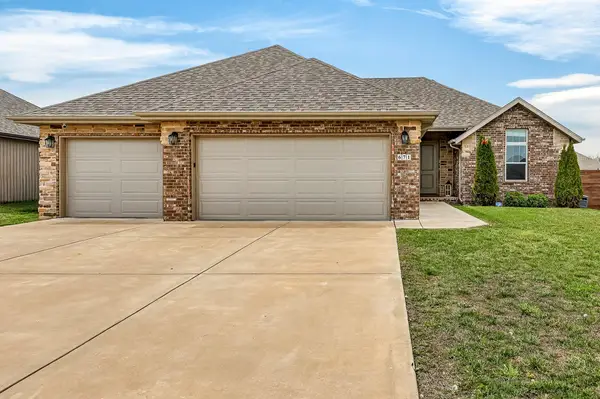 671 N Maplewood Hills Road, Nixa, MO 65714