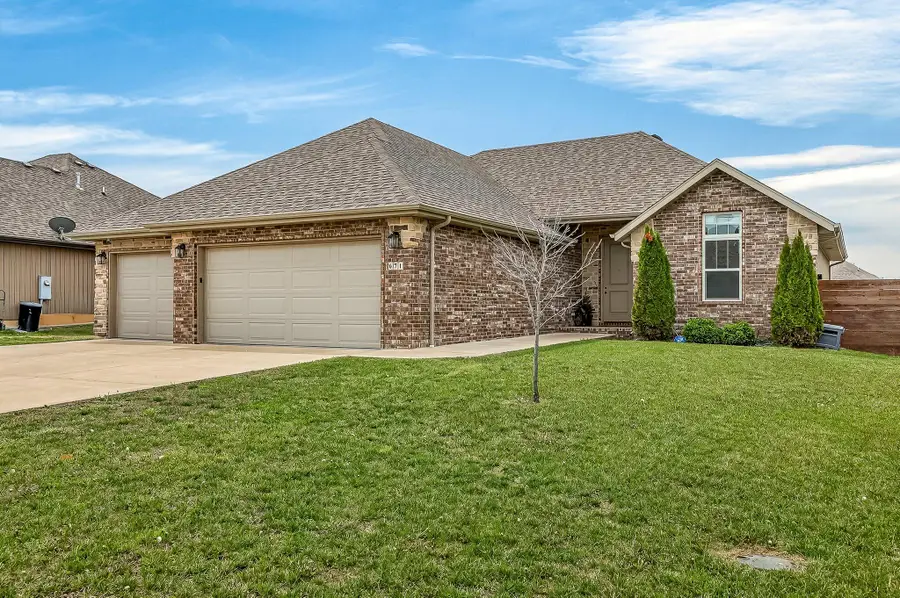 671 N Maplewood Hills Road, Nixa, MO 65714 - #2