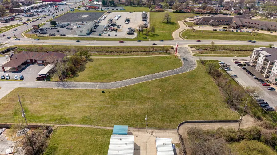 525 W Sunset Street, Springfield, MO 65807 - #3