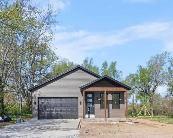 301 S Oak Avenue, Sparta, MO 65753