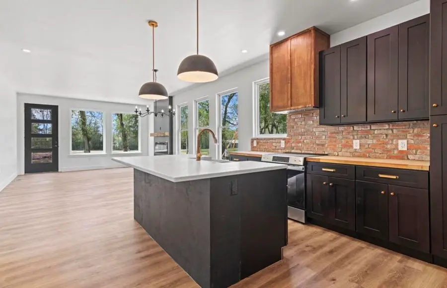 301 S Oak Avenue, Sparta, MO 65753 - #2