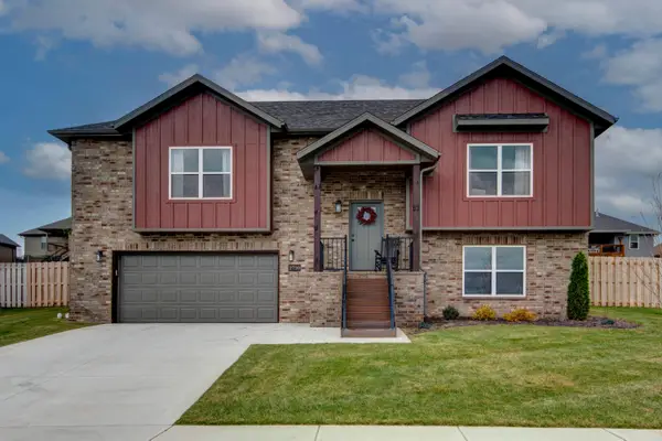 2720 W Osprey Drive, Ozark, MO 65721