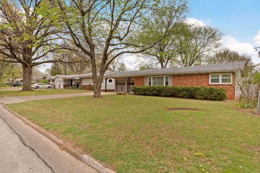 2524 S Kickapoo Avenue, Springfield, MO 65804 - #2