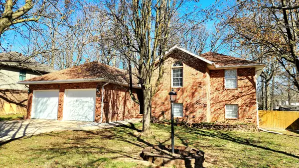 1019 E Daniels Street, Aurora, MO 65605