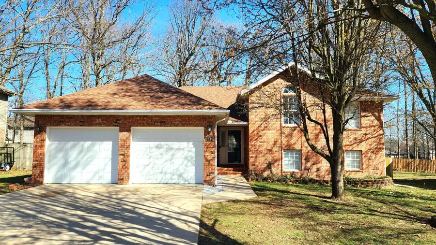 1019 E Daniels Street, Aurora, MO 65605 - #2