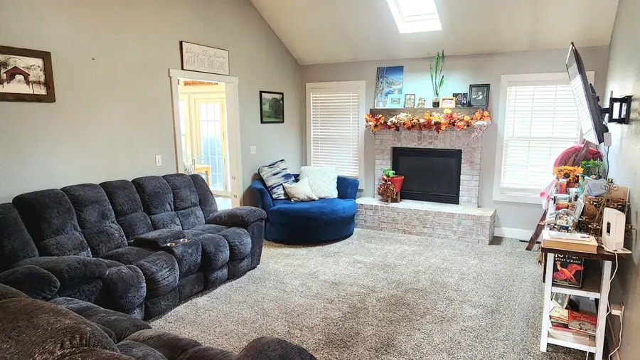 1019 E Daniels Street, Aurora, MO 65605 - #3