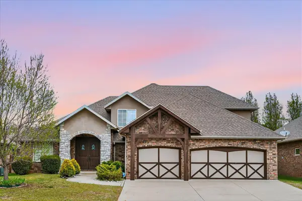 3245 W Brett Drive, Springfield, MO 65810