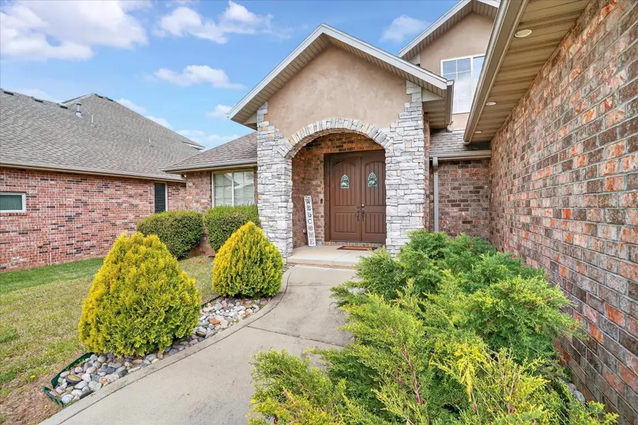 3245 W Brett Drive, Springfield, MO 65810 - #3