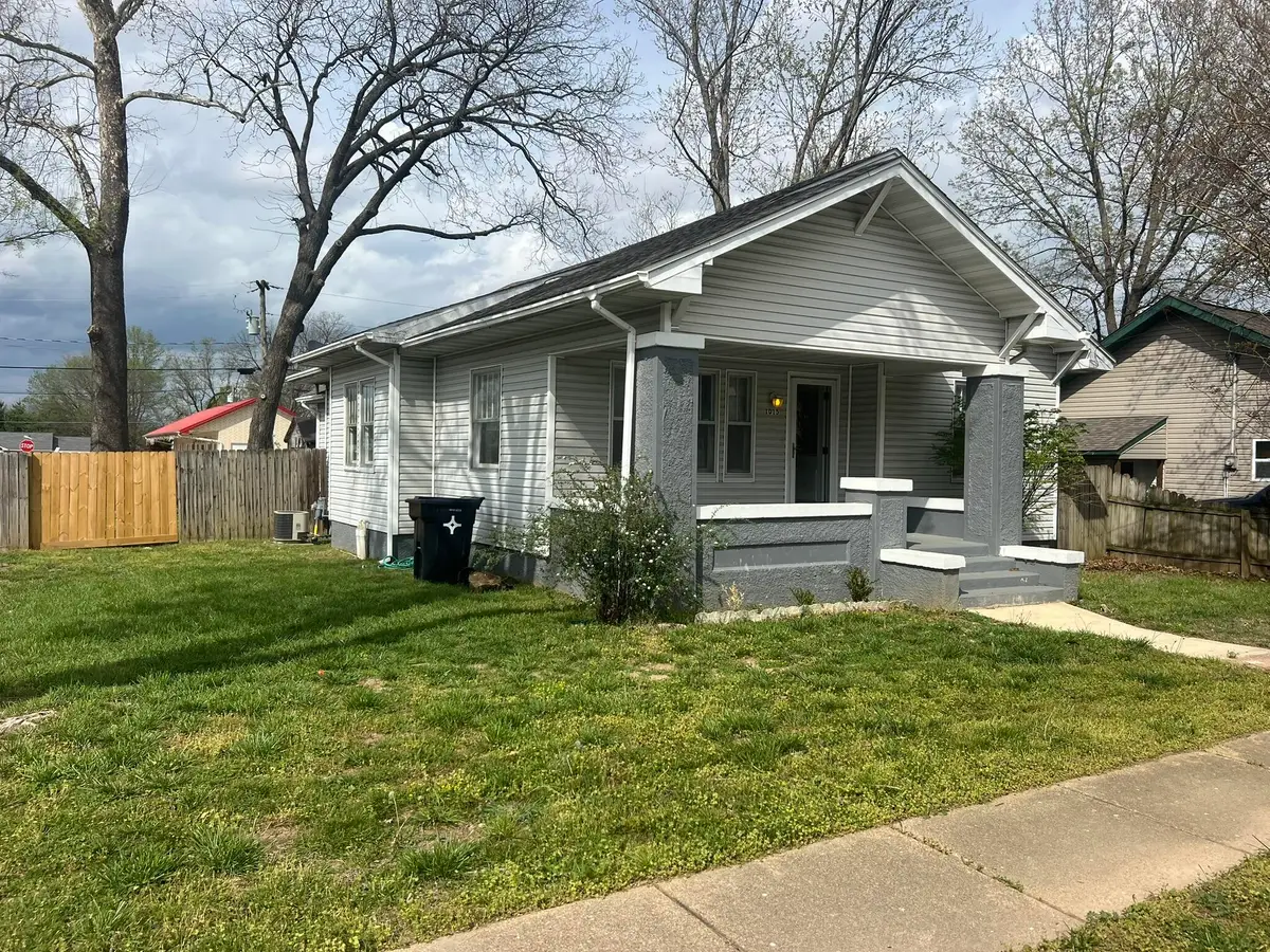 1015 W Cass Avenue, West Plains, MO 65775 - #1