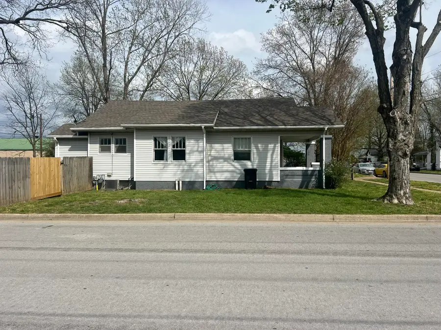 1015 W Cass Avenue, West Plains, MO 65775 - #3