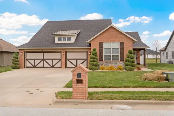 1901 E Latana Drive, Ozark, MO 65721