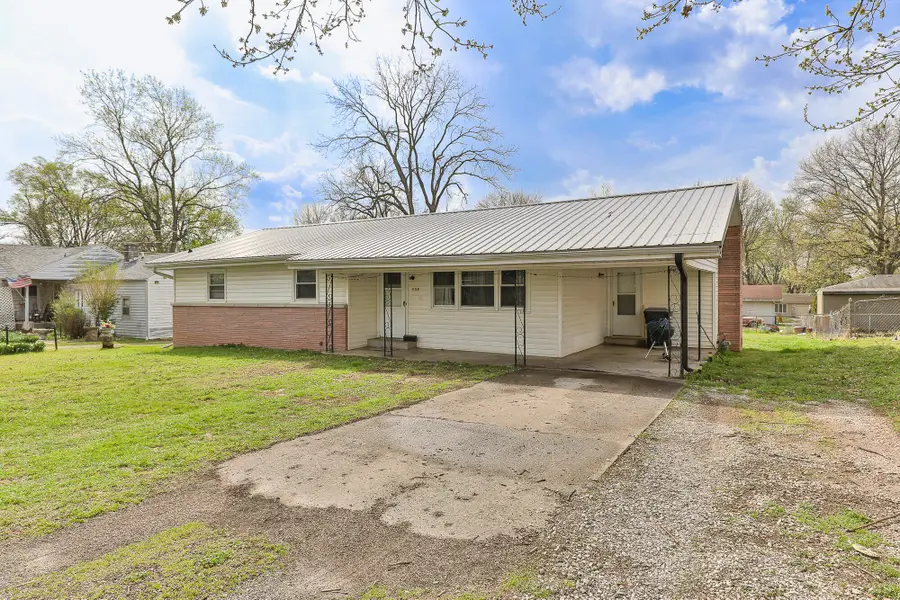 908 W Broadmoor Street, Springfield, MO 65807 - #2