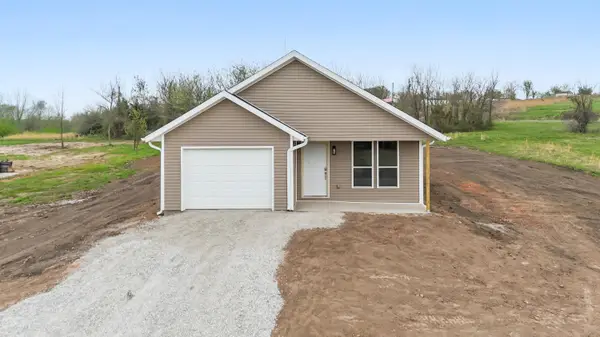 7902 Blockade Village N, Seligman, MO 65745