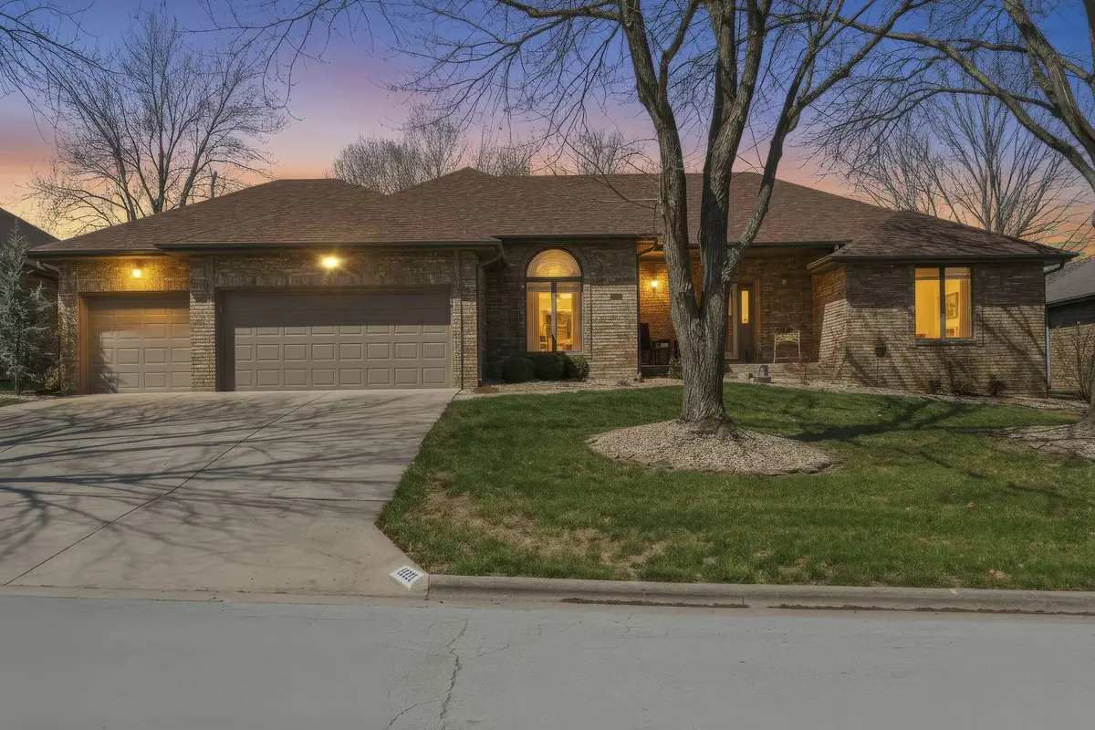 1933 S Oakmont Avenue, Springfield, MO 65809 - #1