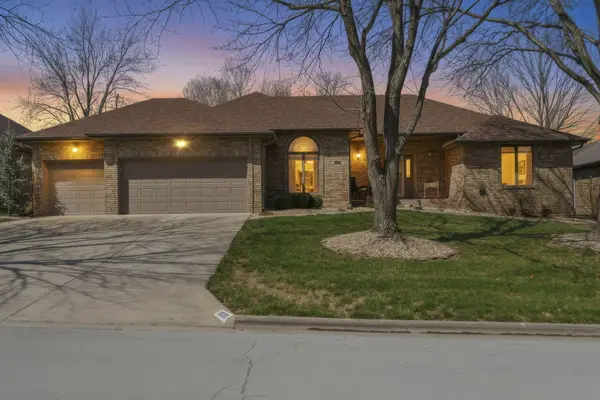 1933 S Oakmont Avenue, Springfield, MO 65809