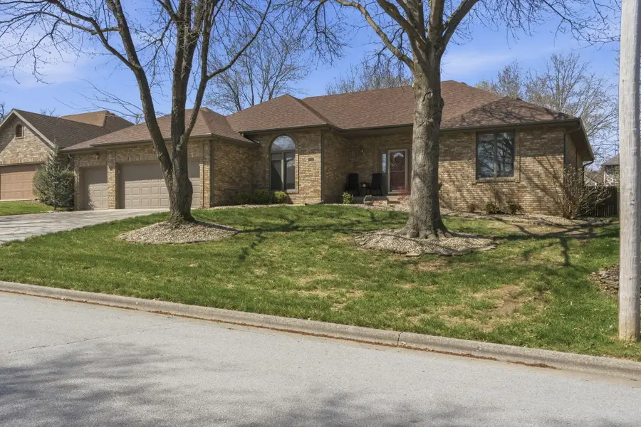 1933 S Oakmont Avenue, Springfield, MO 65809 - #3