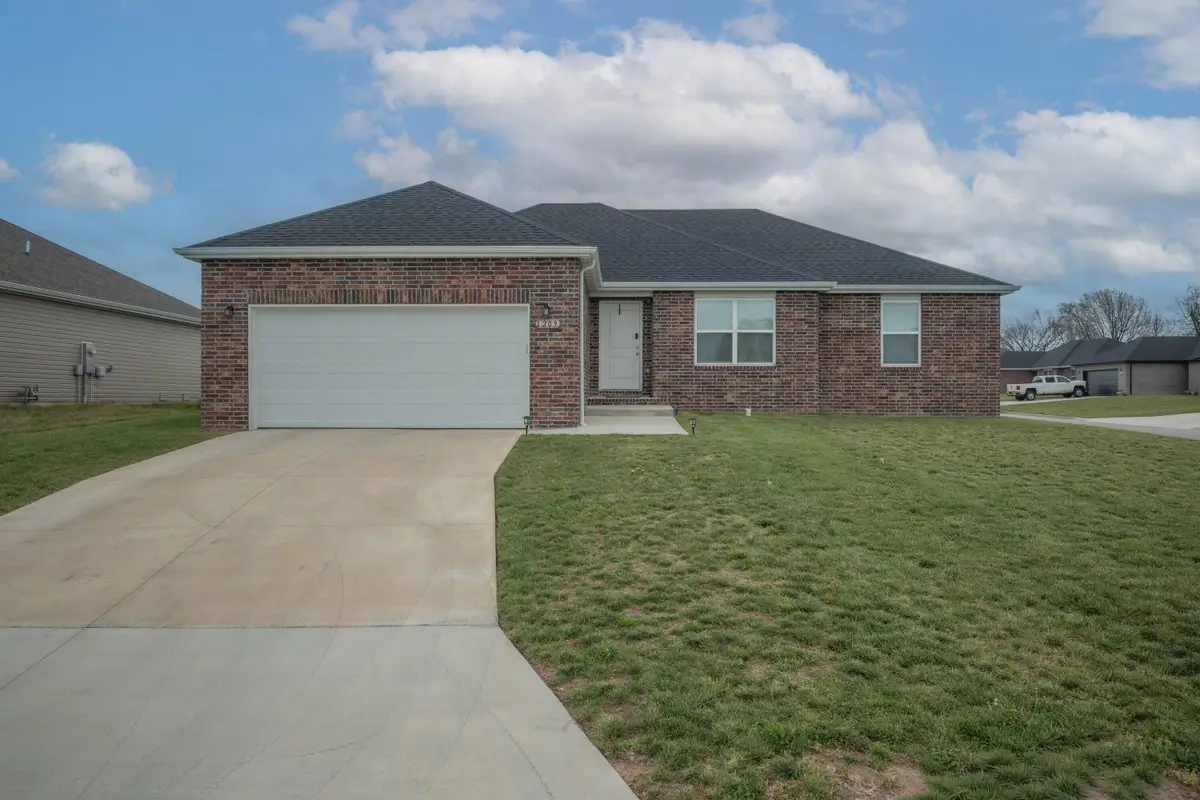 1209 Abbey Avenue, Monett, MO 65708 - #1