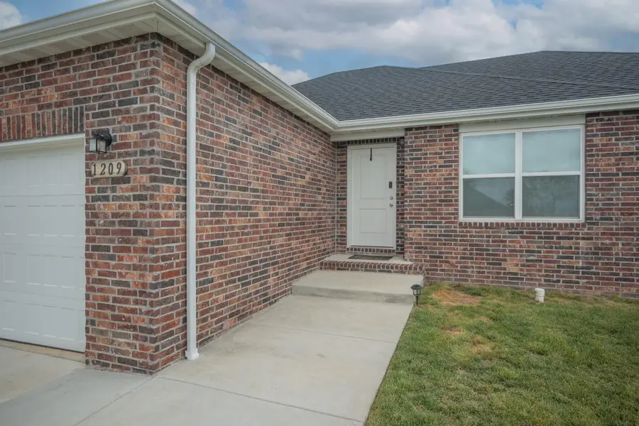 1209 Abbey Avenue, Monett, MO 65708 - #2