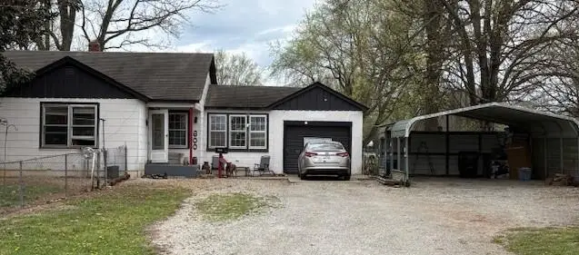 600 E Pearl Street E, Aurora, MO 65605 - #1