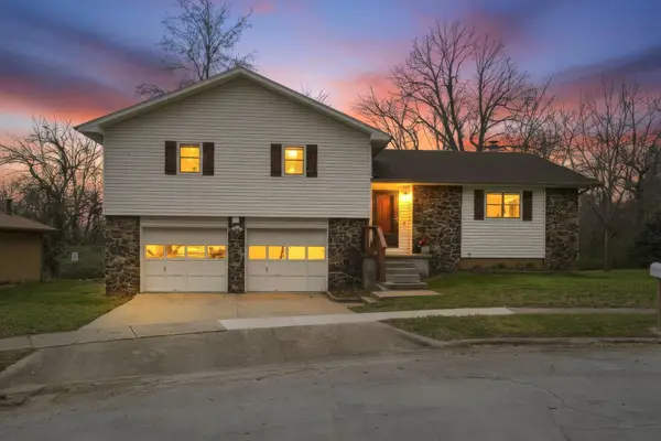 4040 W Woodshill Court, Springfield, MO 65802