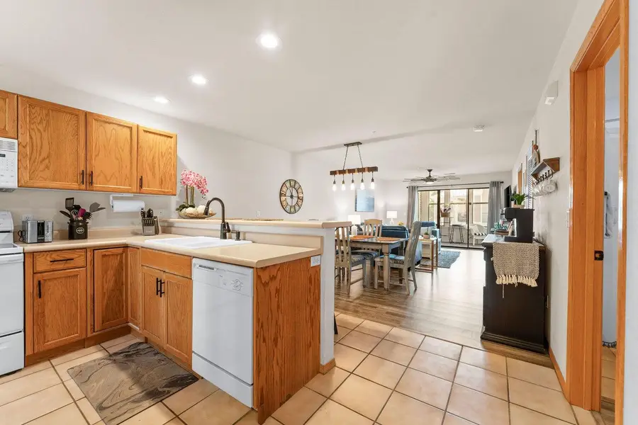 135 Upper Emerald Bay Circle #6, Hollister, MO 65672 - #3