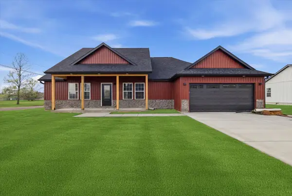 2601 Country Drive, Mountain Grove, MO 65711