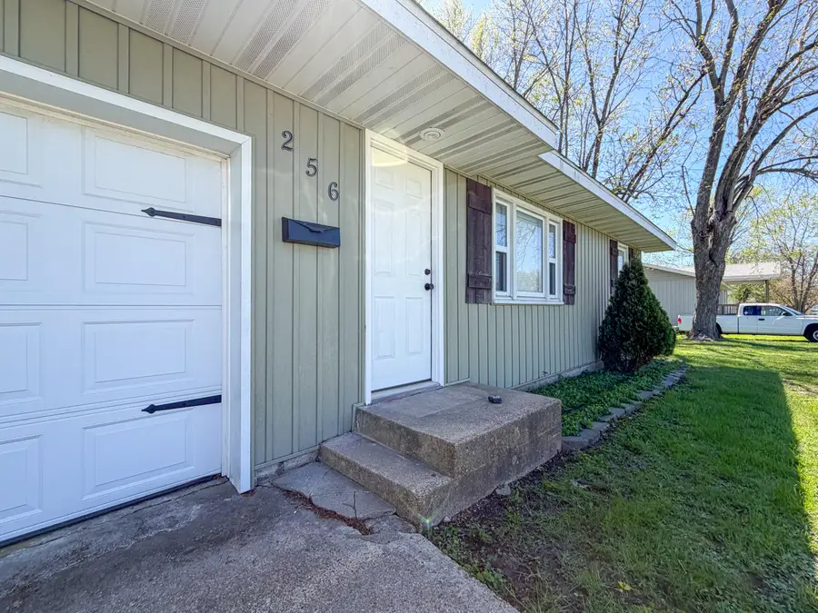 256 E 2nd Street, Marshfield, MO 65706 - #2