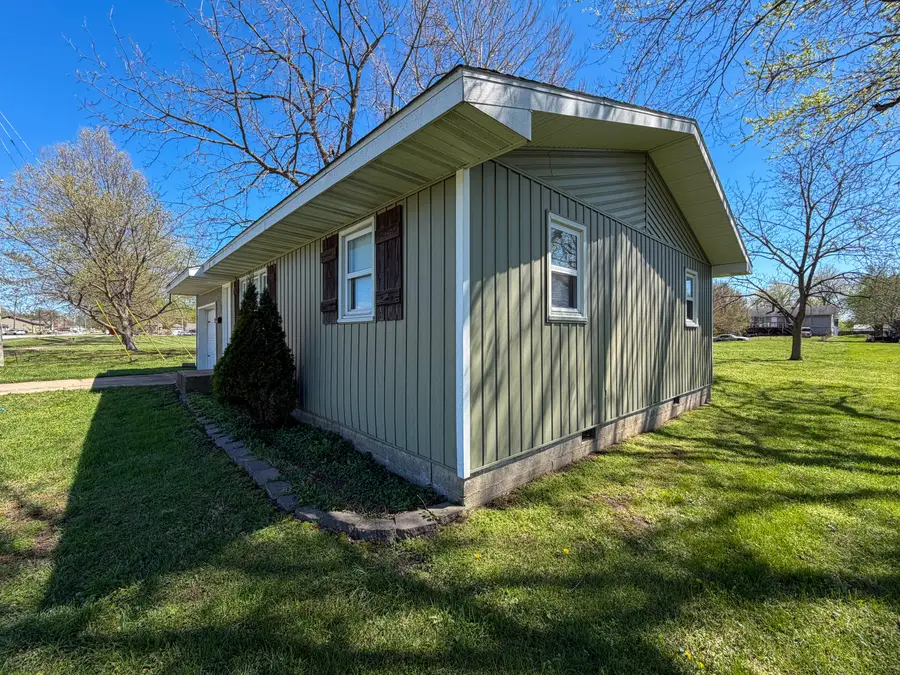 256 E 2nd Street, Marshfield, MO 65706 - #3