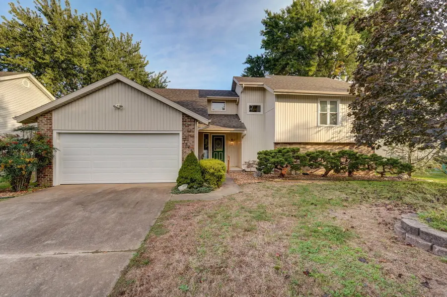 1221 E Knobhill Street, Springfield, MO 65804 - #2