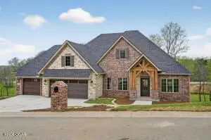 108 Whispering Oaks Drive, Joplin, MO 64804