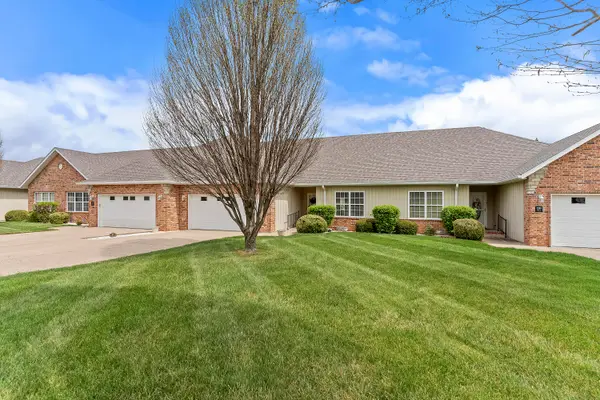 1398 N Sandy Creek Circle #4, Nixa, MO 65714