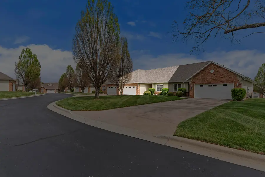 1398 N Sandy Creek Circle #4, Nixa, MO 65714 - #2