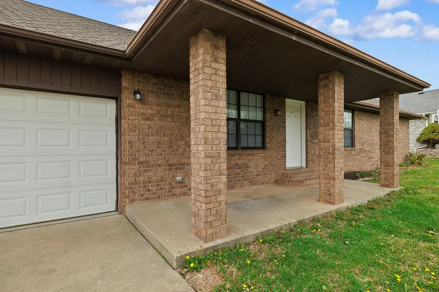 707 S Poplar Street, Nixa, MO 65714 - #2