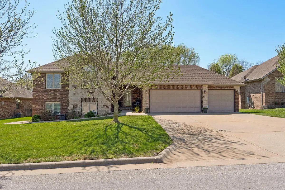 1545 N Oakfair Place, Springfield, MO 65802 - #1