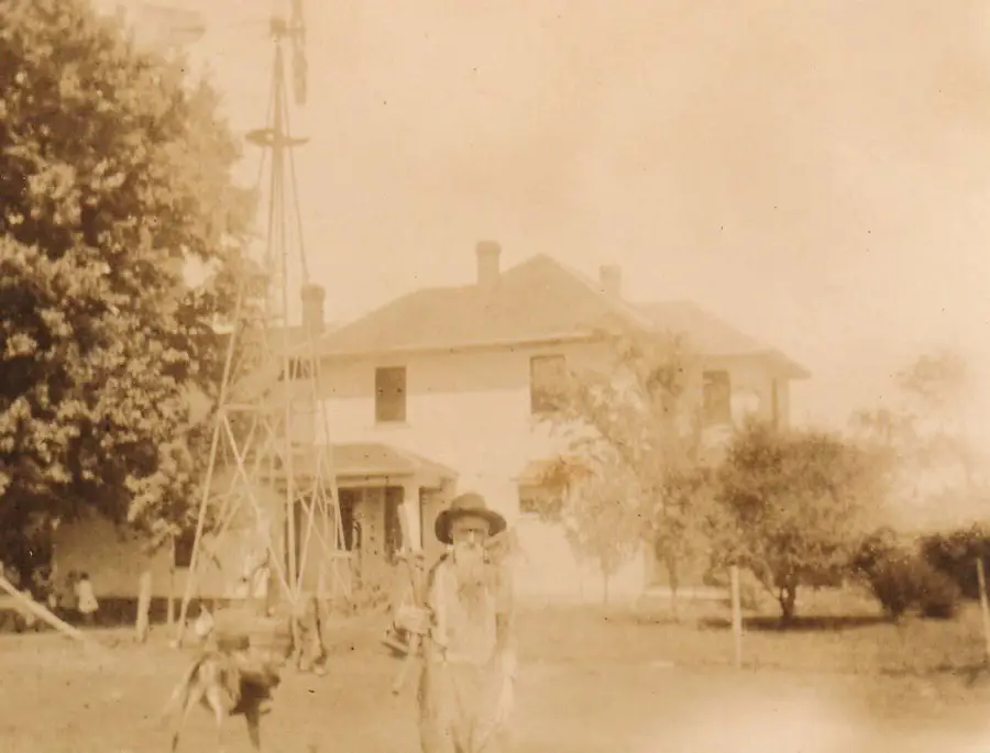 317 E Glenwood Street, Springfield, MO 65807 - #3